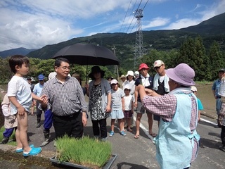 04.くーちゃん先生の田植え講習会.JPG